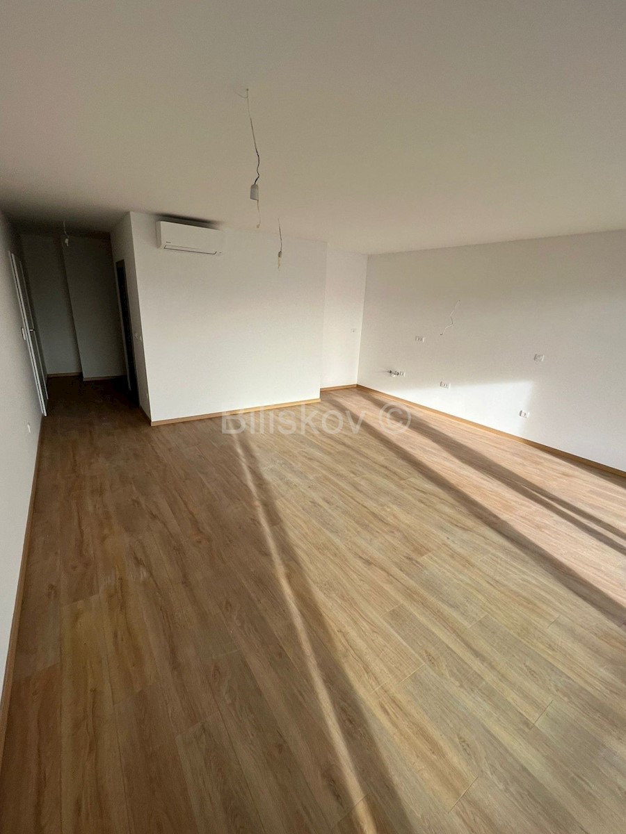 Apartment Zu verkaufen - SPLITSKO-DALMATINSKA BAŠKA VODA