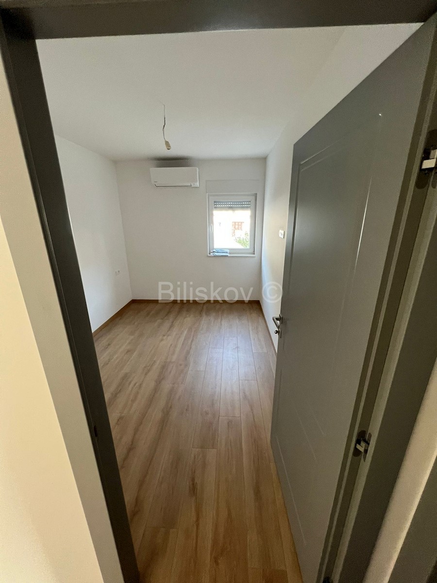 Flat For sale - SPLITSKO-DALMATINSKA BAŠKA VODA