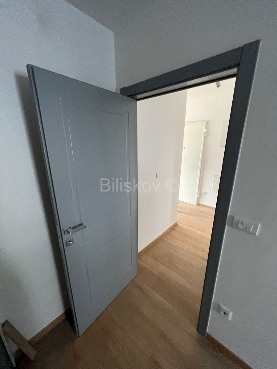 Apartment Zu verkaufen - SPLITSKO-DALMATINSKA BAŠKA VODA