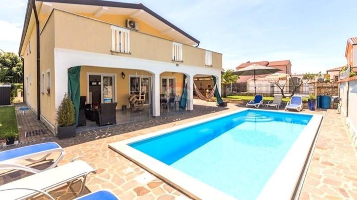 Dům na prodej 300 m² – Kaštel