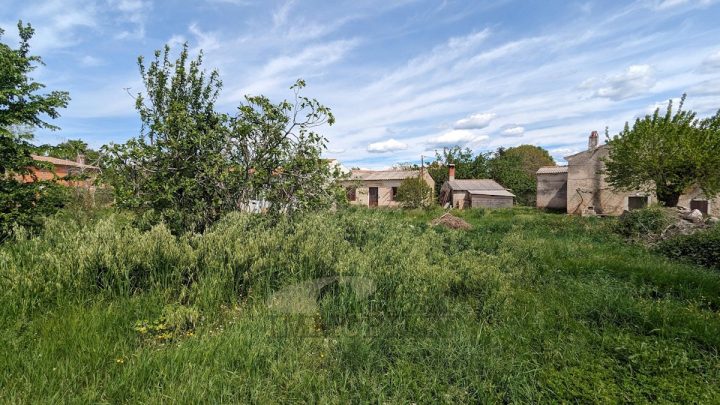 Pozemok na predaj 1068 m² – Kaštelir