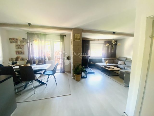 Dům na prodej 280 m² – Gornja Dubrava