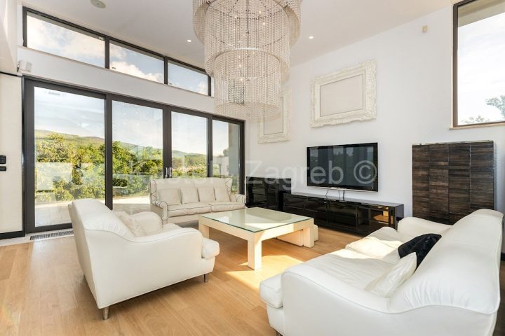 House for sale 500 m² – Prekrižje