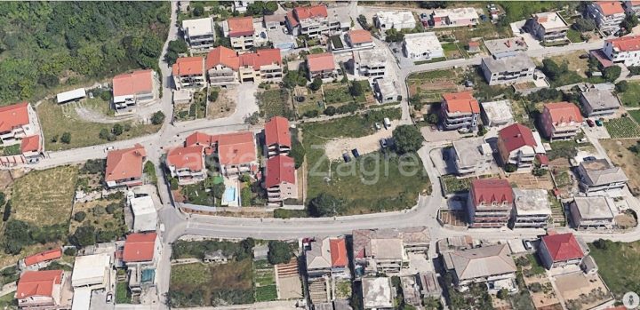 Terrain à louer 1100 m² – Solin