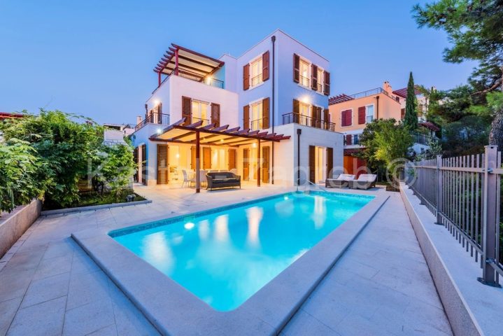Dům na prodej 227 m² – Splitska