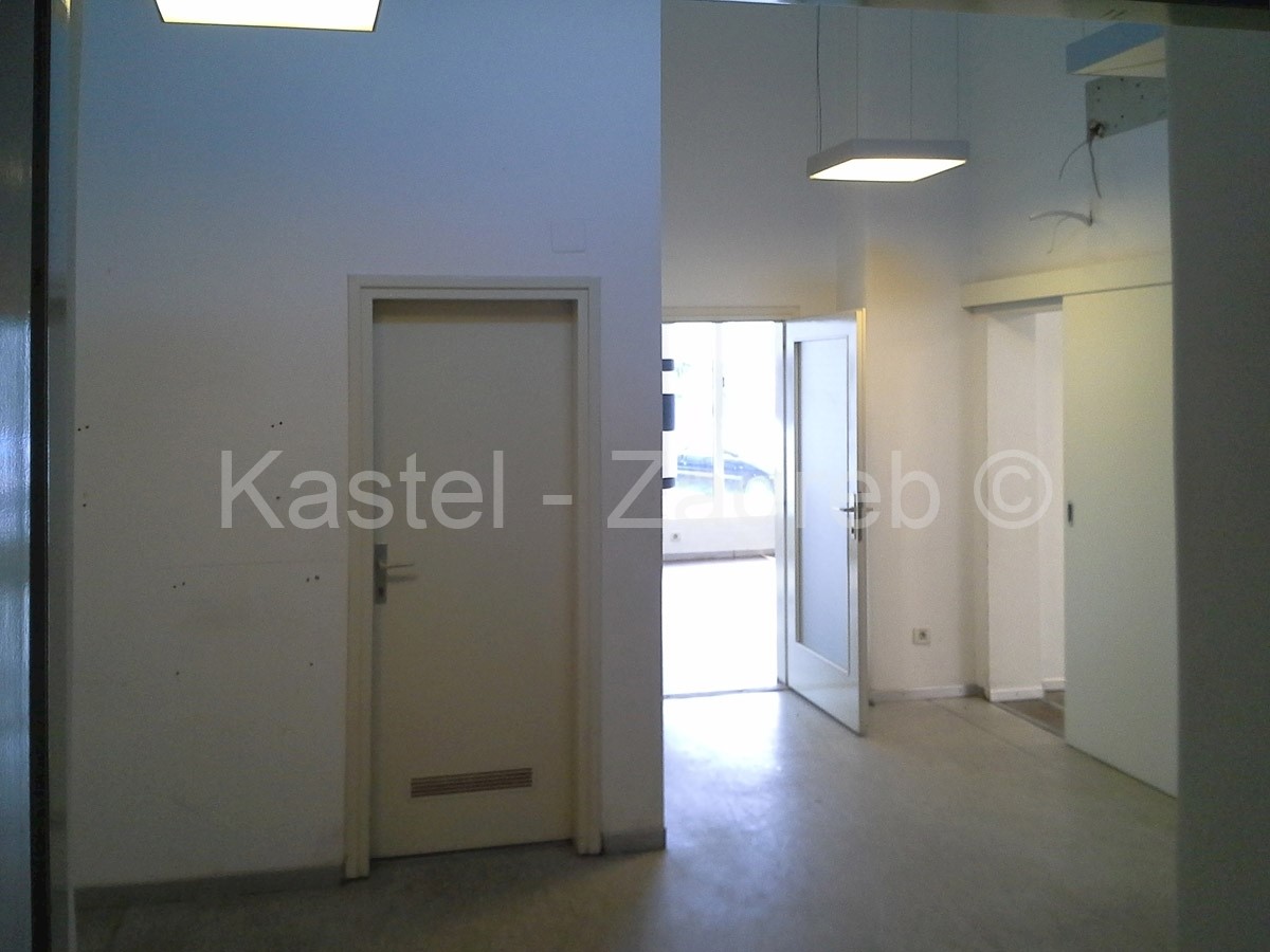 Business premises For rent - KARLOVAČKA KARLOVAC