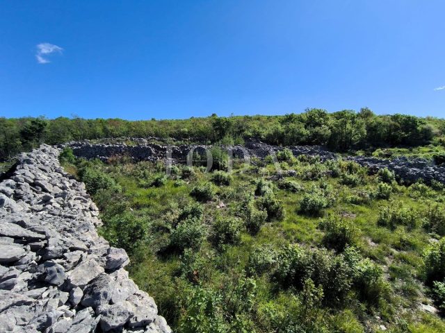Pozemek na prodej 1555 m² – Rožmanići