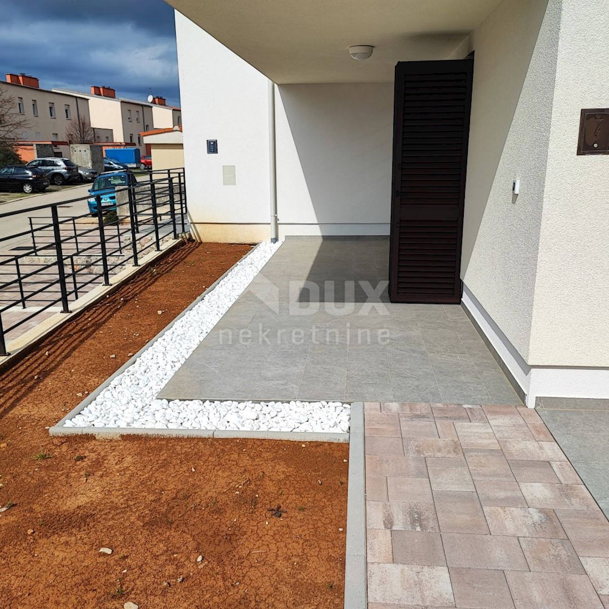 Flat For sale CRES