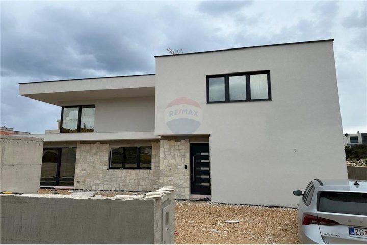 Dům na prodej 220 m² – Mandre