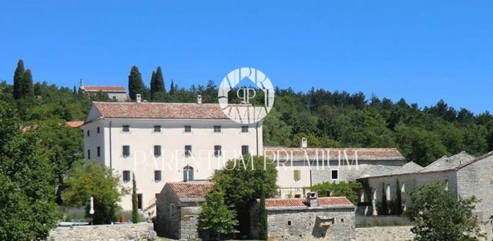 Casa in vendita 800 m² – Poreč