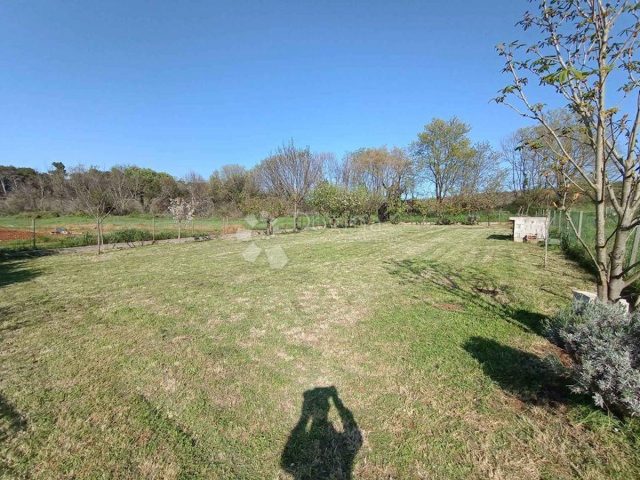 Land for sale 602 m² – Pula