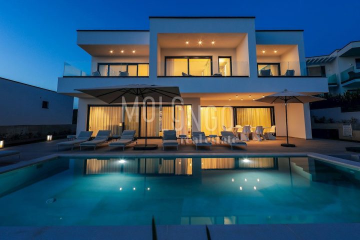 Casa in vendita 305 m² – Novalja