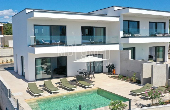 Hiša na predaj 144 m² – Novalja