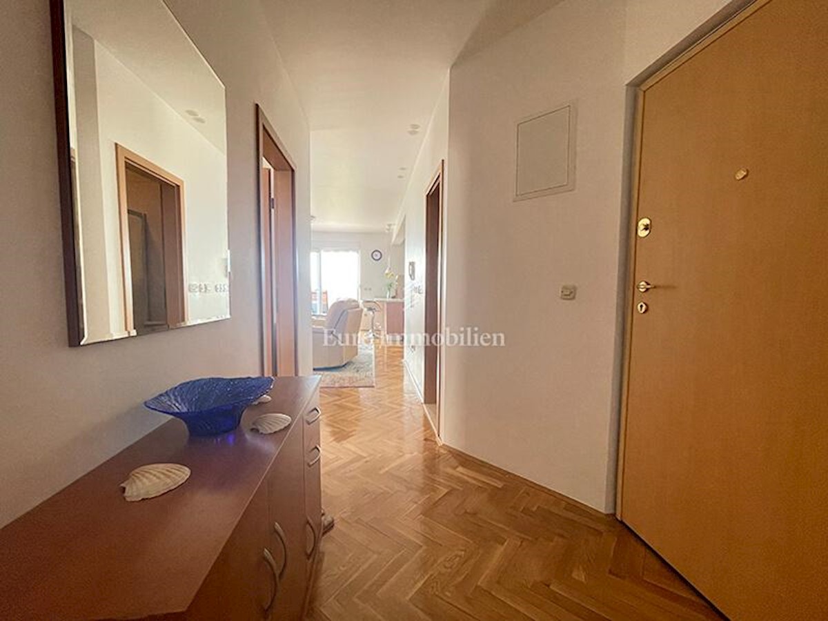 Flat For sale - SPLITSKO-DALMATINSKA BAŠKA VODA