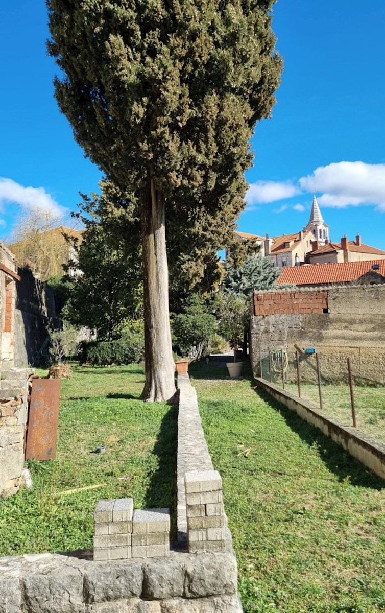 Casa In vendita - SPLITSKO-DALMATINSKA SINJ