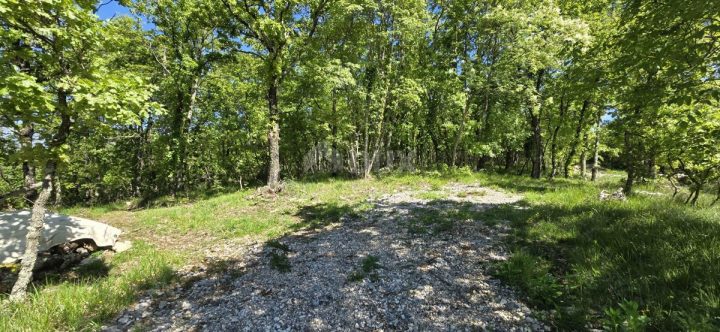 Działka na sprzedaż 1020 m² – Pićan