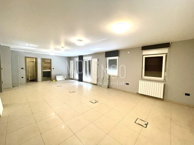 Commerciale da affittare 100 m² – Podmurvice