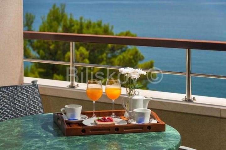 Business premises for sale 2000 m² – Gradac