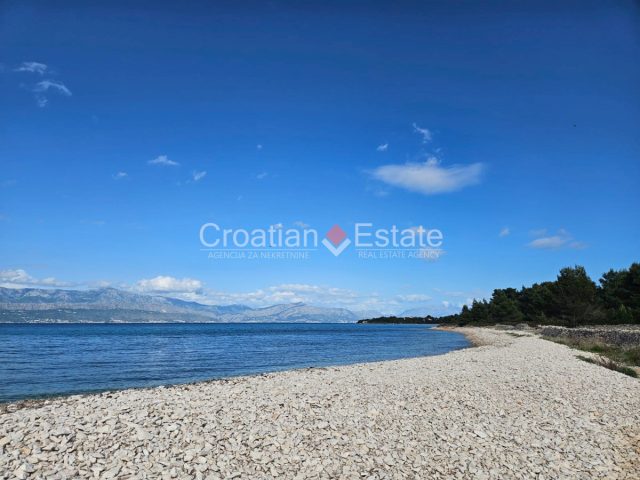 Land for sale 719 m² – Brač