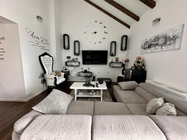 Stan Na prodaju - šibensko-kninska Vodice - foto 3/23