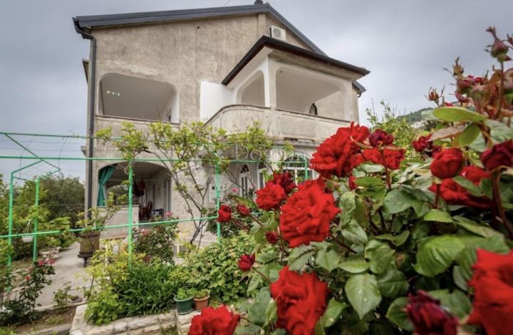 Hiša na predaj 480 m² – Banjol