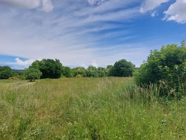 Działka na sprzedaż 1318 m² – Labin
