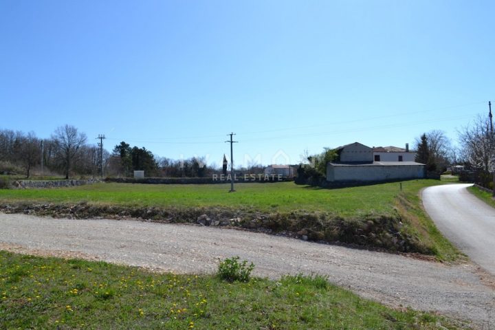 Land for sale 690 m² – Karojba
