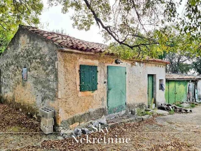 House for sale 933 m² – Pula