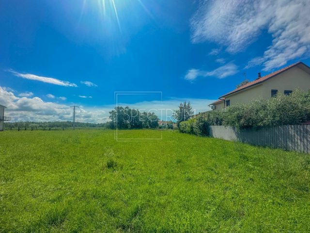 Land for sale 1225 m² – Umag