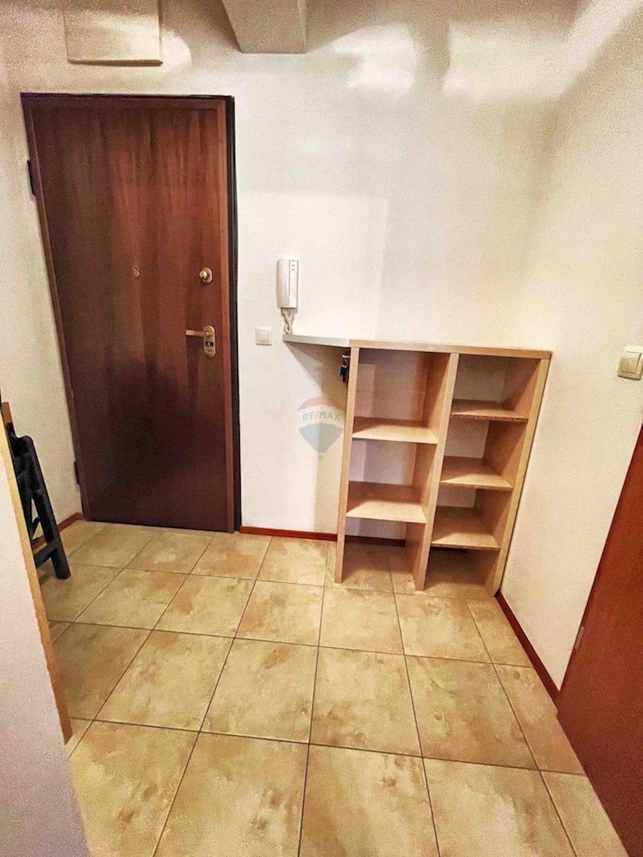 Apartma Na predaj - ŠIBENSKO-KNINSKA ROGOZNICA