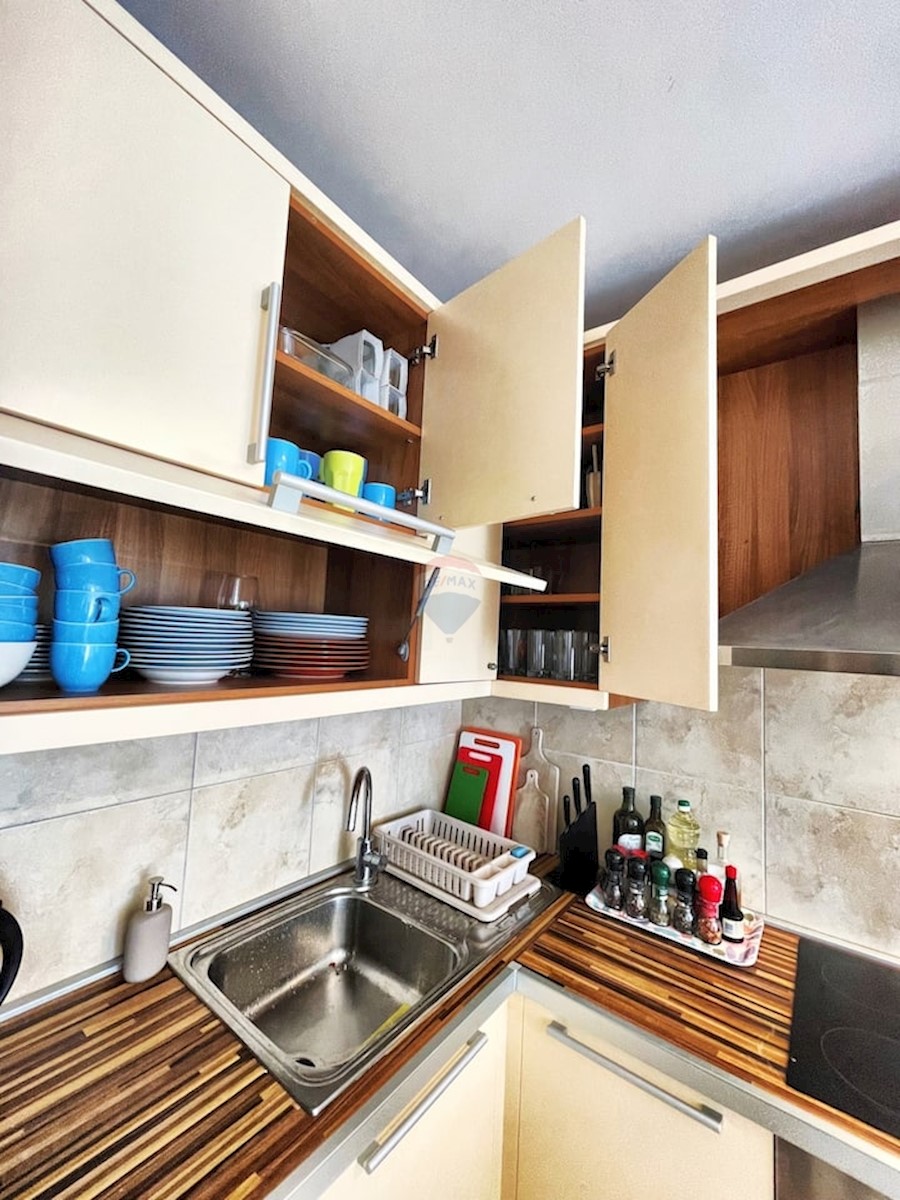 Apartma Na predaj - ŠIBENSKO-KNINSKA ROGOZNICA