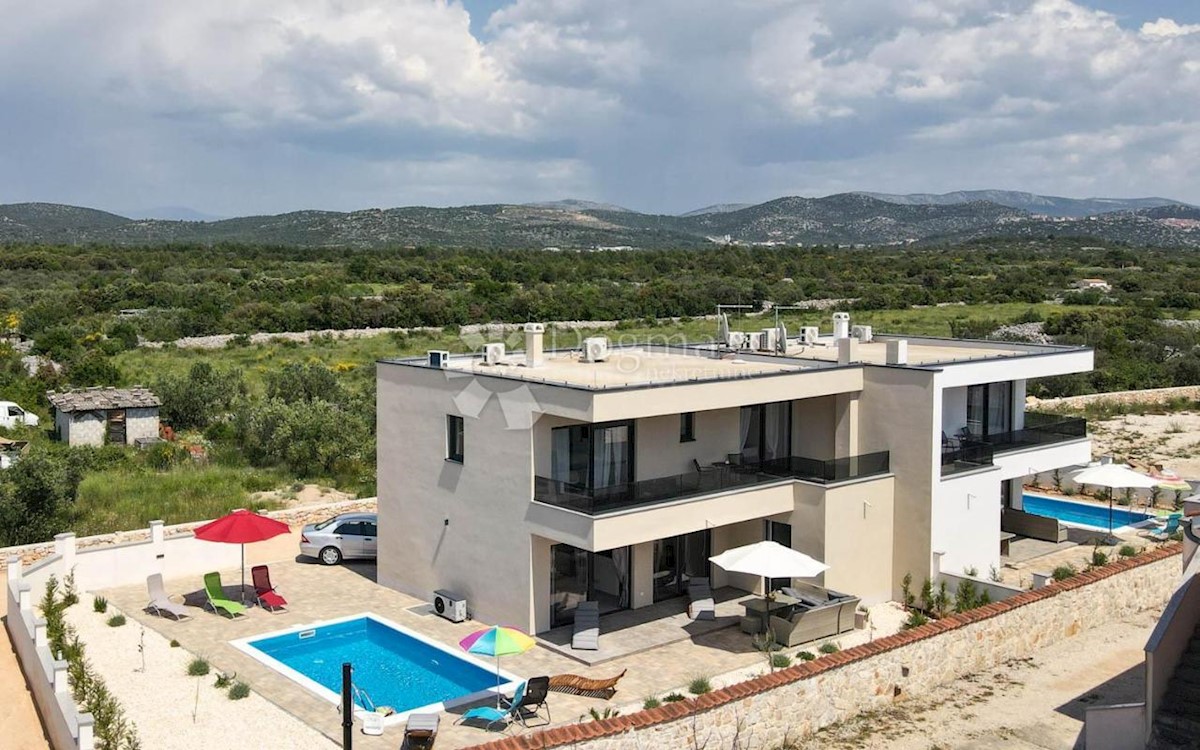 Casa In vendita - ŠIBENSKO-KNINSKA ŠIBENIK