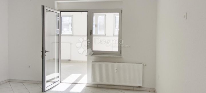 Commerciale in vendita 268 m² – Špansko