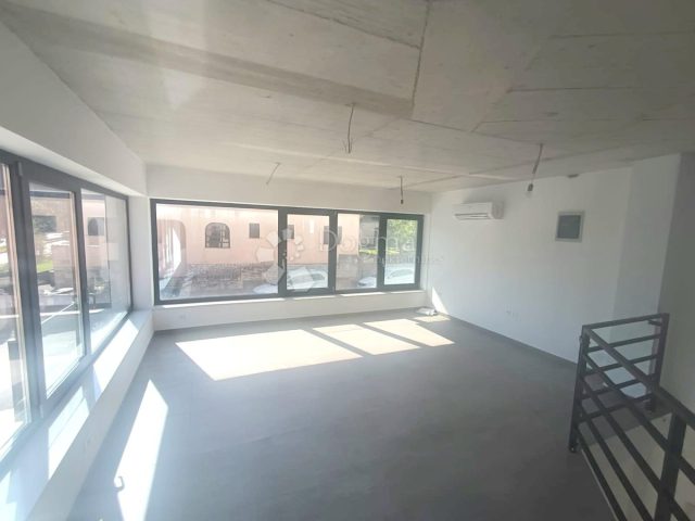 Commerciale in vendita 202 m² – Pula