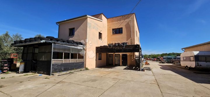 Commerciale in vendita 686 m² – Vodnjan
