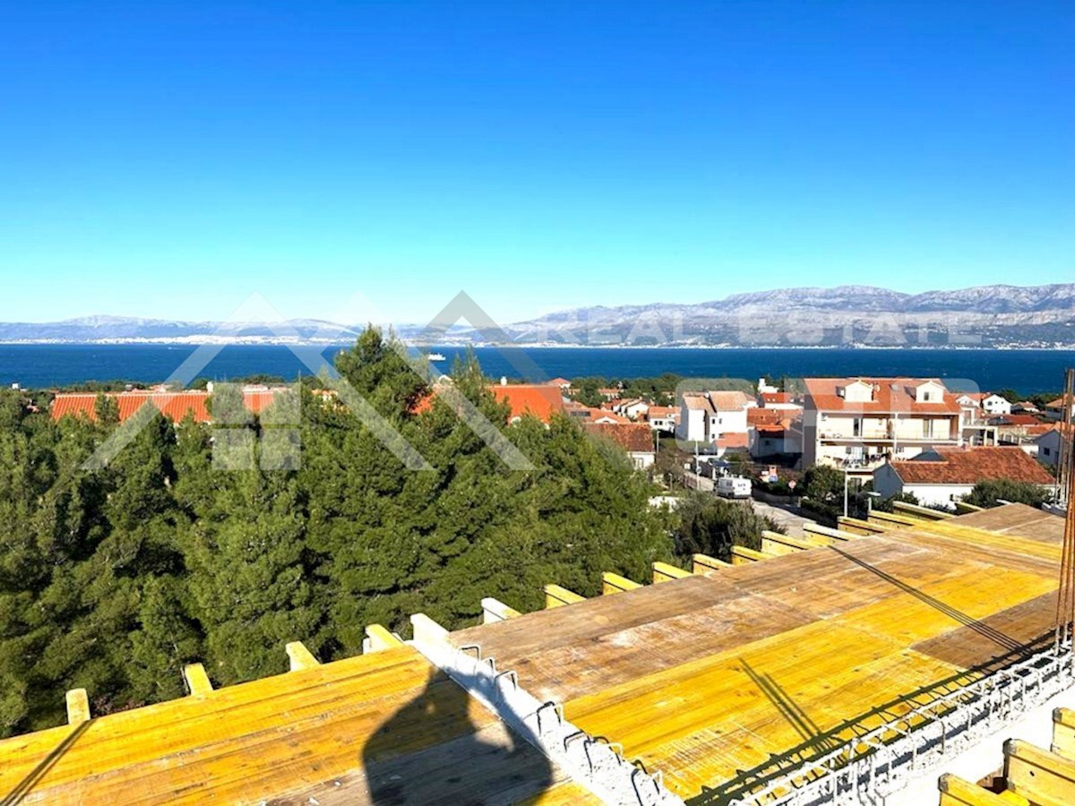 Flat For sale - SPLITSKO-DALMATINSKA BRAČ