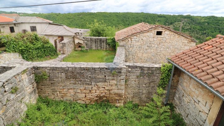 Dům na prodej 220 m² – Tinjan