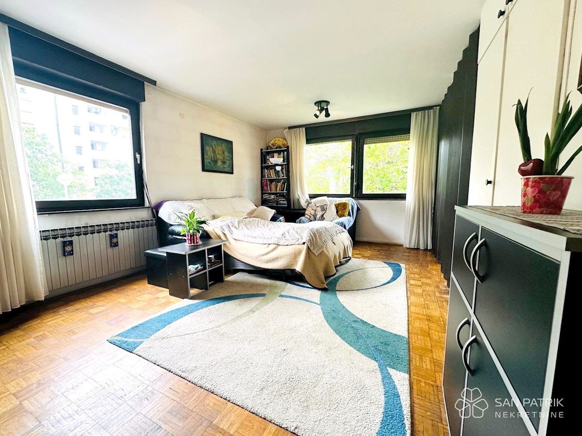 Flat For sale RAVNICE