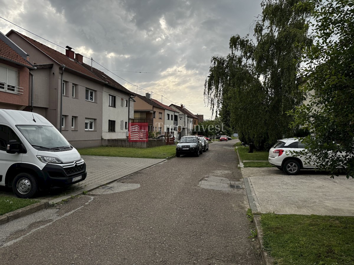 Kuća Na prodaju - BRODSKO-POSAVSKA SLAVONSKI BROD