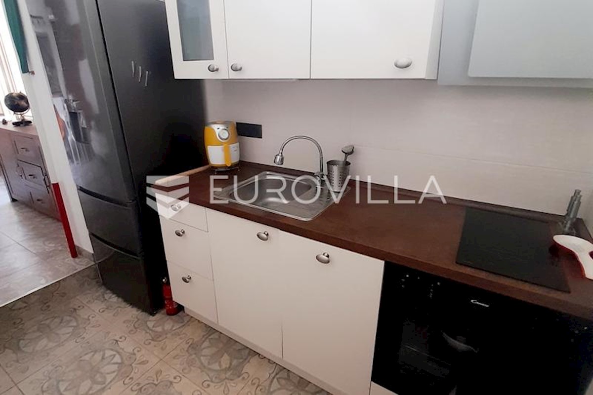 Maison À vendre - SPLITSKO-DALMATINSKA SPLIT