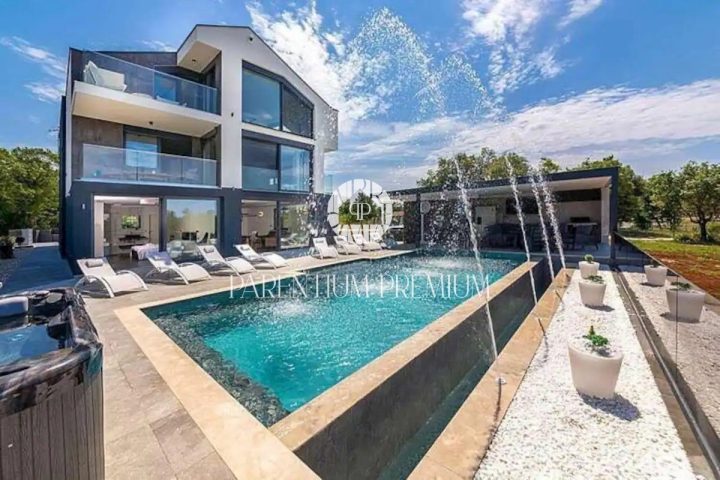 Casa in vendita 552 m² – Poreč