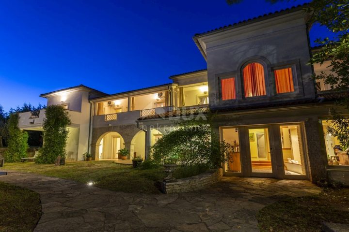 Dům na prodej 555 m² – Rakalj