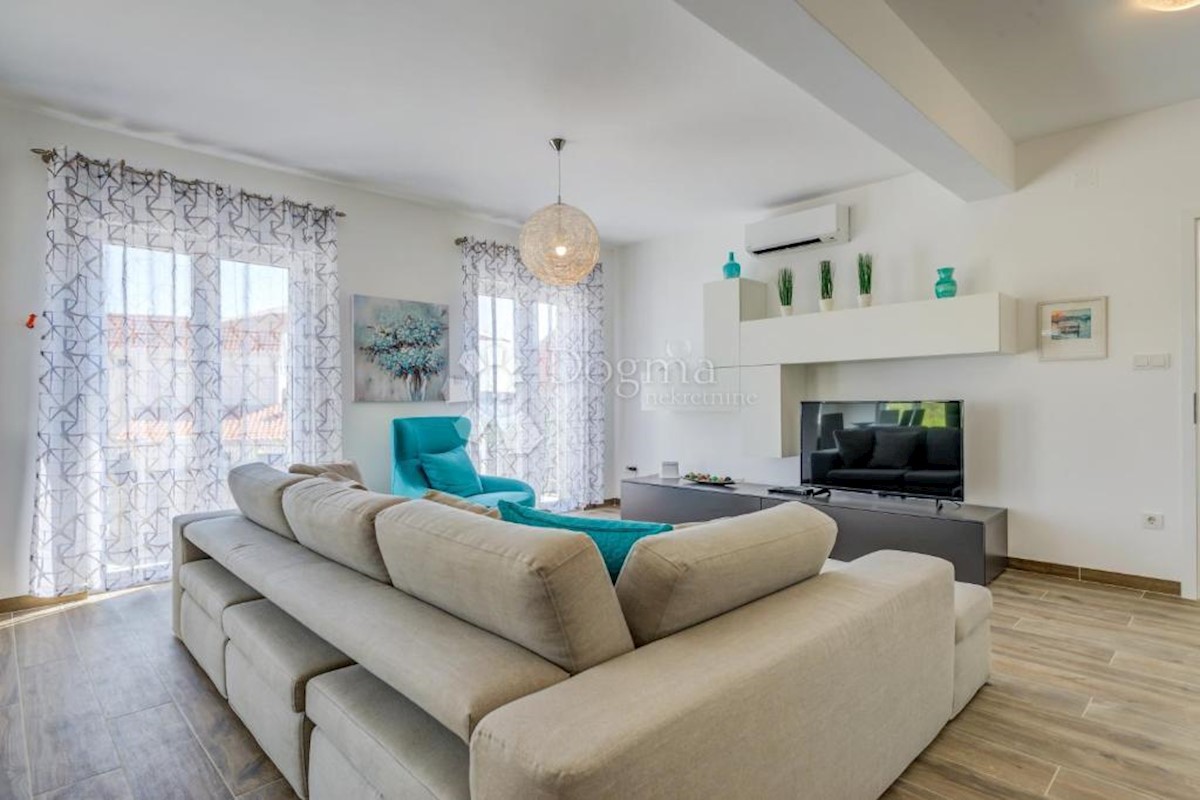 Haus Zu verkaufen - ŠIBENSKO-KNINSKA ROGOZNICA
