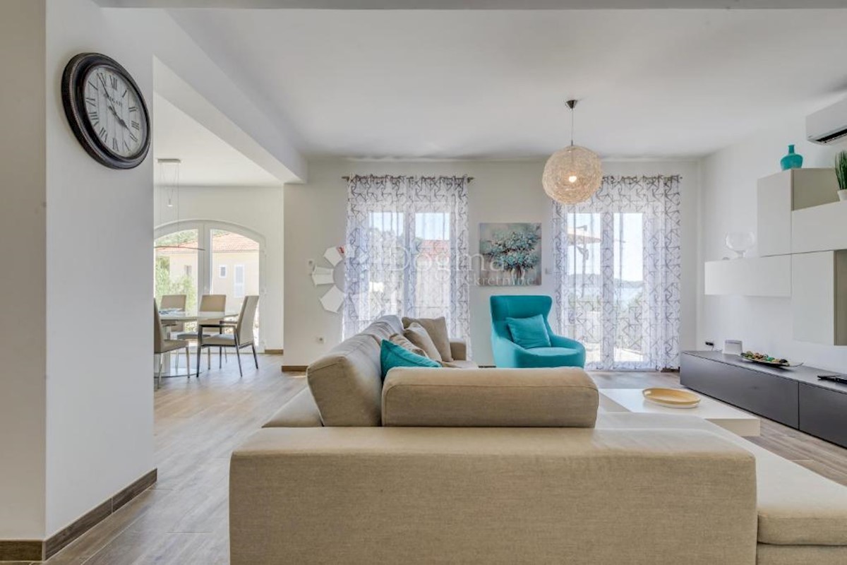 Haus Zu verkaufen - ŠIBENSKO-KNINSKA ROGOZNICA