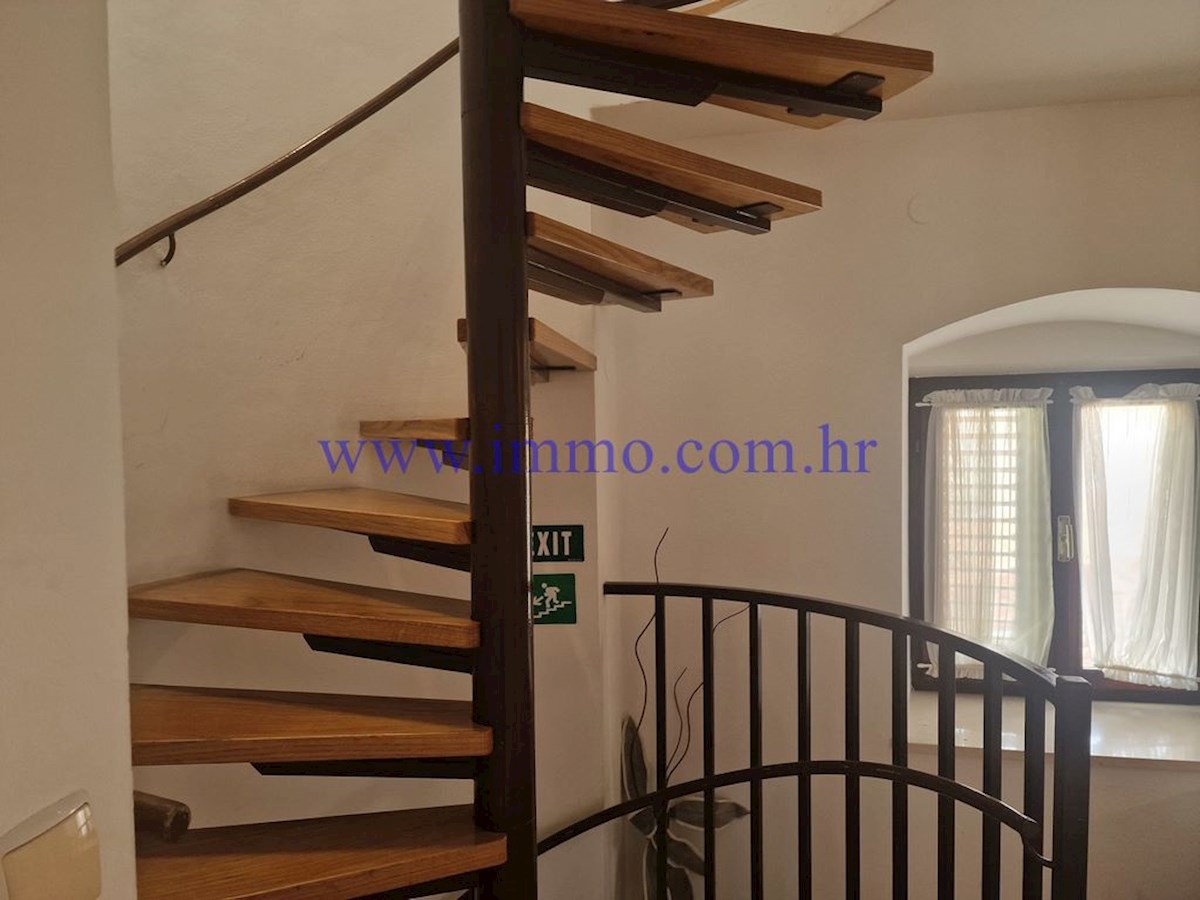 Maison À vendre - SPLITSKO-DALMATINSKA SPLIT