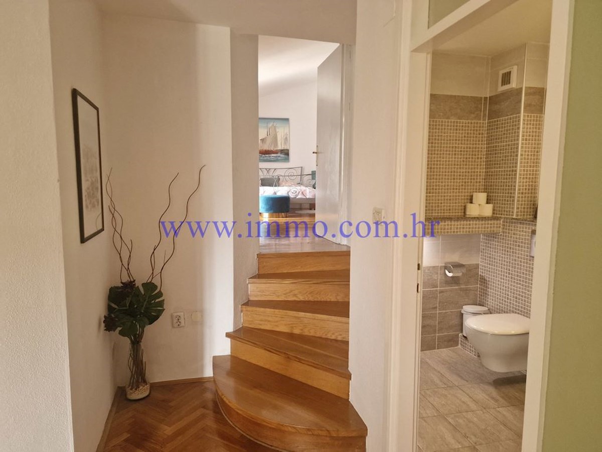 Maison À vendre - SPLITSKO-DALMATINSKA SPLIT