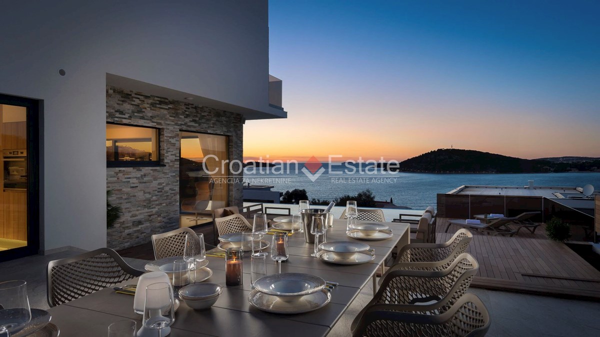 Dom Na sprzedaż - ŠIBENSKO-KNINSKA ROGOZNICA