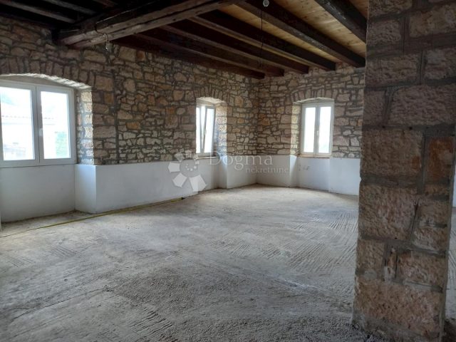 Poslovni prostori za najem 1900 m² – Svetvinčenat