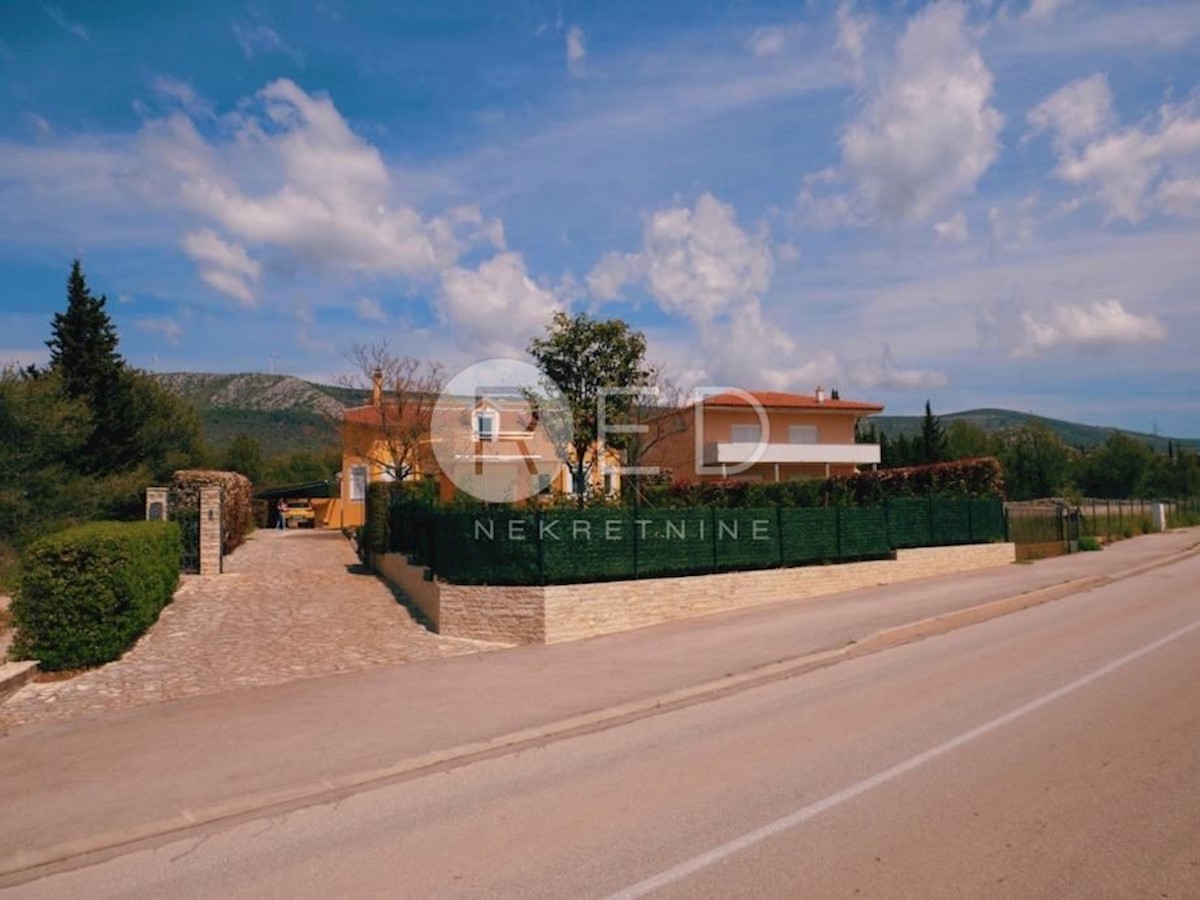 Haus Zu verkaufen - ŠIBENSKO-KNINSKA ŠIBENIK