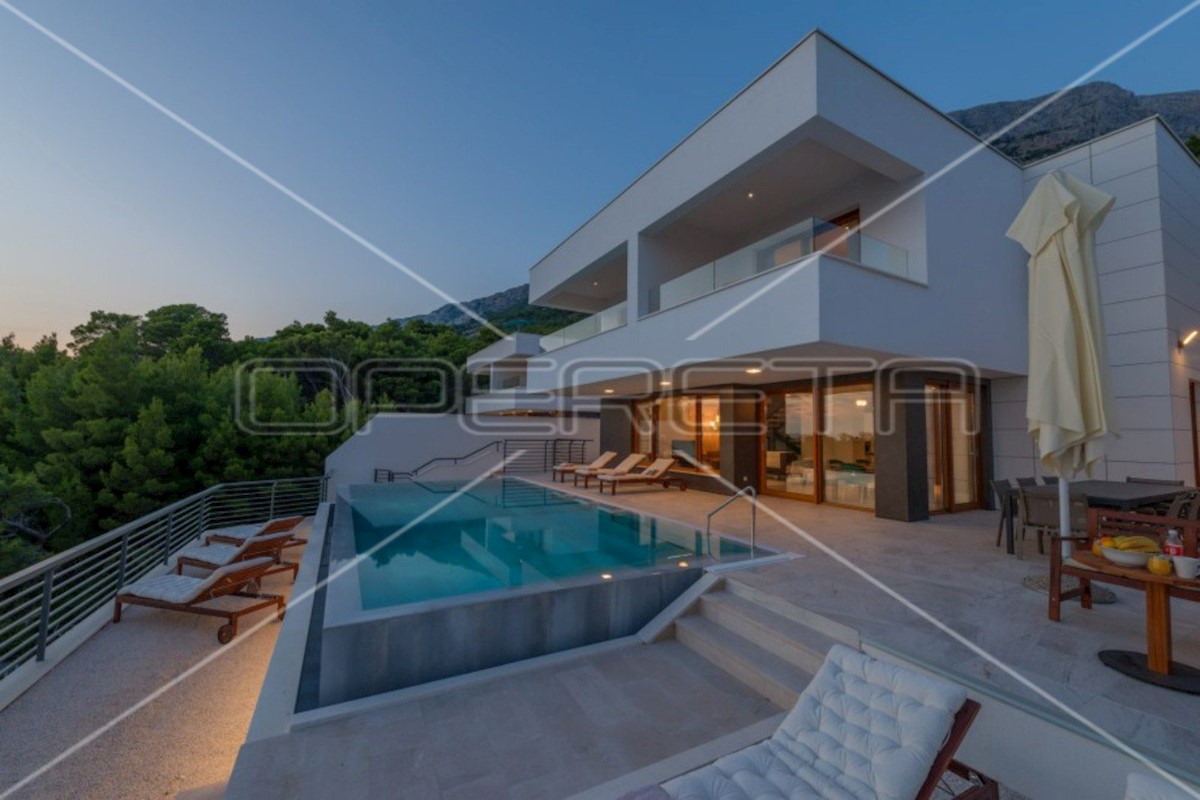 Casa In vendita - SPLITSKO-DALMATINSKA BAŠKA VODA